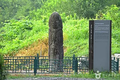 산동리 남근석